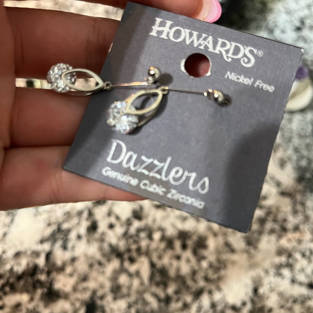 Diamond earrings - Picture 4 of 4